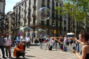 Bola de sabão também é arte na Rambla