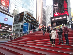 Escadaria vermelha da Times Square. A TKTS fica do outro lado.