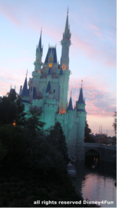 Entardecer no Magic Kingdom.