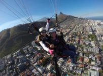 Voando de parapente na África do Sul