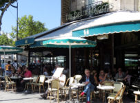 Cafés de Paris com clientes famosos